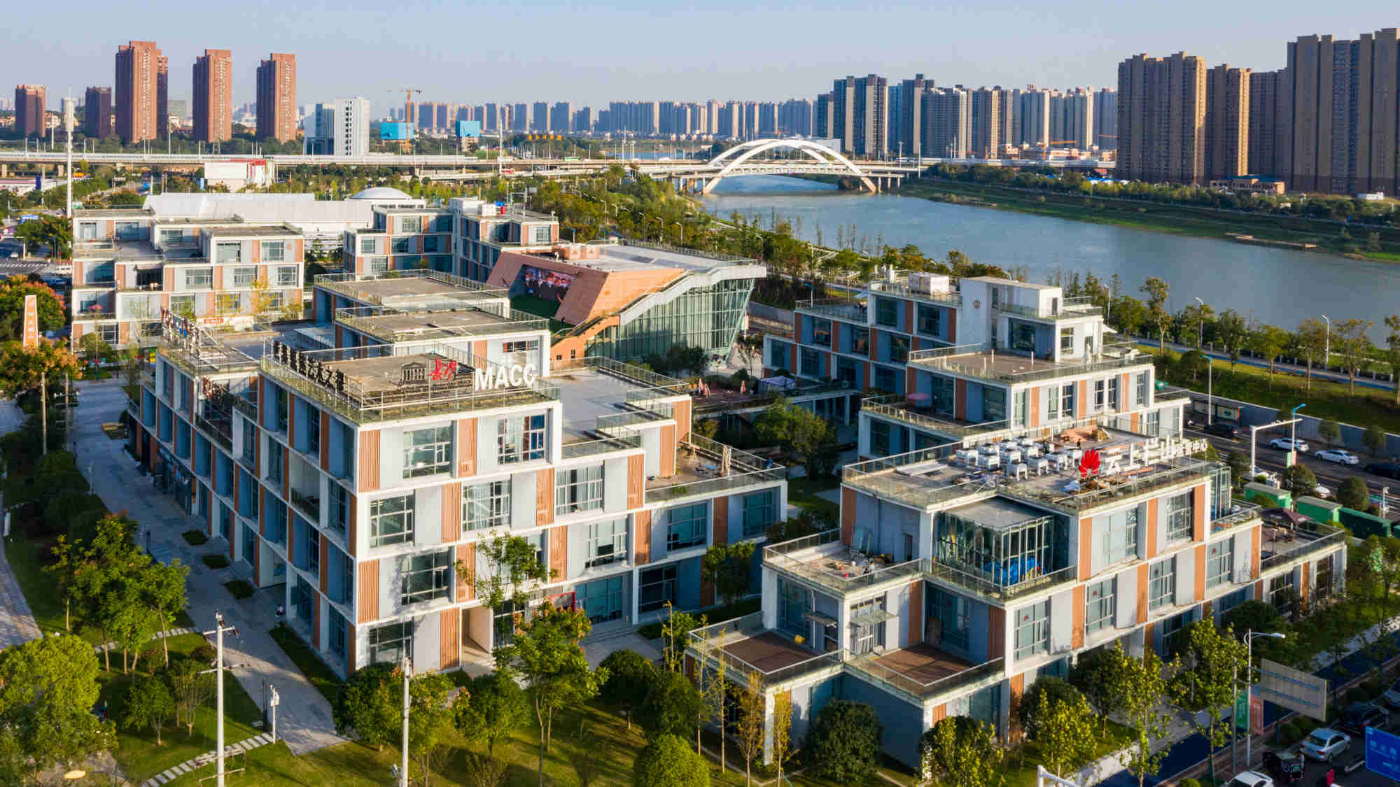 马栏山上青春激扬